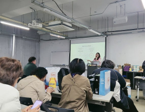 사회복지학과 MT: 배움과 힐링의 시간1. 함께 성장하는 '레포트 작성법' 특강학과 대표님이 직접 전수해주신 레포트 작성 노하우! 막막했던 과제 작성의 기틀을 잡고, 학업에 대한 열정을 다시 한번 확인하는 유익한 시간이었습니다.2. 마음을 가꾸는 '다육이 화분 만들기'이론 공부 뒤에는 예쁜 다육이를 심으며 힐링하는 시간을 가졌습니다. 각자의 개성이 담긴 화분을 보며 서로의 마음을 나누고, 사회복지사로서의 따뜻한 감수성을 채울 수 있었습니다.